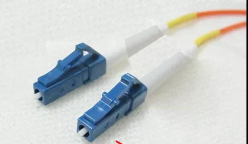 LC型光纤连接器